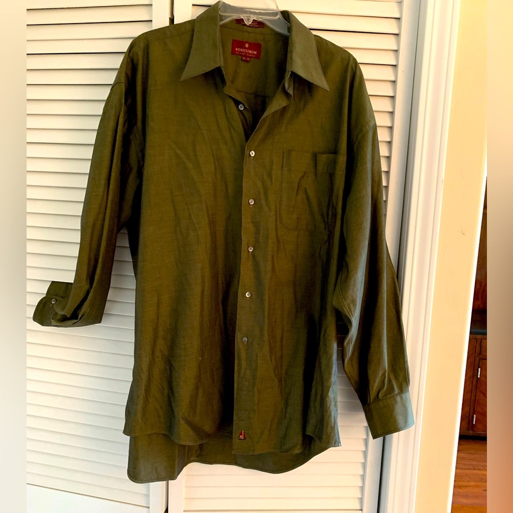 BUNDLE 3@$8 for $15.00 Beautiful dress shirt from Nordstrom in hunter green.